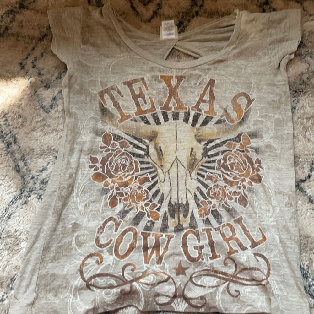 Like NEW. Texas cowgirl daytrip open back shirt.